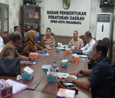 DPRD Pekanbaru bahas sejumlah Ranperda Pemko Pekanbaru.(foto: mimi/halloriau.com)