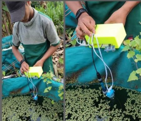 Kelompok Budidaya Ikan Milenial Desa Teluk Papal berhasil memantau kualitas air berbasis smartphone (foto/zulkarnain)