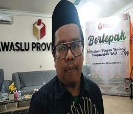 Ketua Bawaslu Provinsi Riau, Alnofrizal (foto/int)