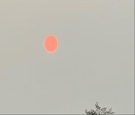 Ilustrasi matahari merah akibat kabut asap (foto/int)