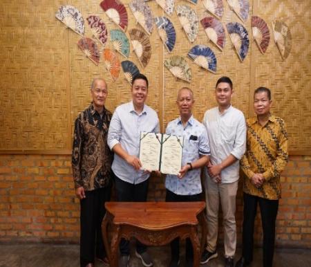 Ketua Umum YLPI Riau, Prof Dr Nurman, MSi, Rektor UIR, Prof Dr Syafrinaldi, MCL, serta berbagai pejabat (foto/ist)