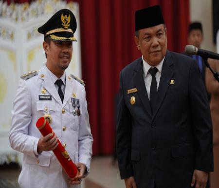Pj Walikota Pekanbaru, Risnandar Mahiwa bersama Pj Gubernur Riau, SF Hariyanto.(foto: sri/halloriau.com)