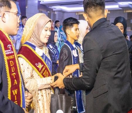 Mahasiswa Universitas Islam Riau (UIR), Sulistia Wati berhasil meraih pemenang debat best speaker pada ajang Duta Wisata Riau tahun 2024. 