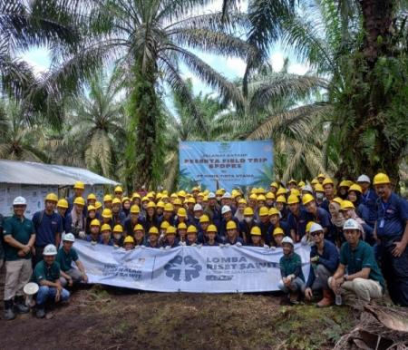 PT KTU pamerkan dampak positif kebun sawit ke mahasiswa yang ikut lomba riset kelapa sawit (foto/diana)