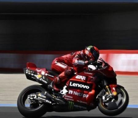 Francesco Bagnaia (Ducati) kala beraksi pada MotoGP Belanda 2023 di Sirkuit Assen, 25 Juni 2023. 