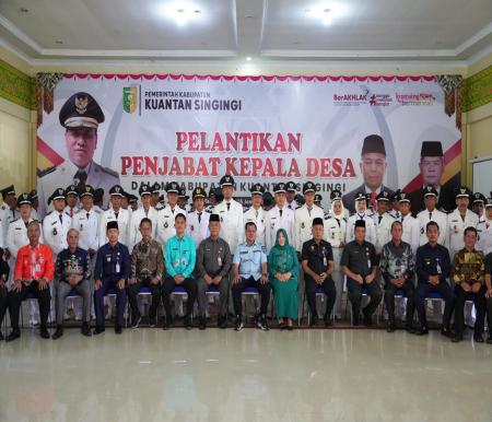 Pelantikan 69 Pj Kepala Desa se-Kabupaten Kuansing, di pendopo rumah dinas Bupati (foto/ultra)