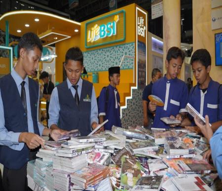 Melalui Islamic Book Fair 2023 Life With BSI berbagi program kebaikan (foto/ist)