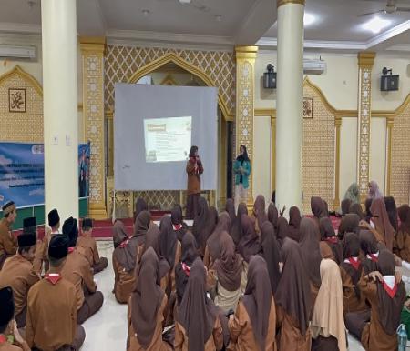 Mahasiswa UHTP Pekanbaru Edukasi Siswa SMP IT Al-Hafit Tentang Bahaya Bullying