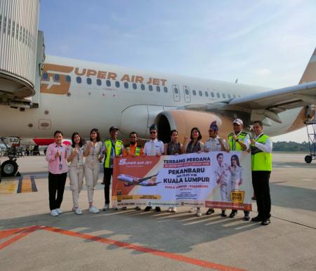 Maskapai Air Jet di Bandara SSK II Pekanbaru membuka rute penerbangan Pekanbaru-Kuala Lumpur.(foto: bayu/halloriau.com) 
