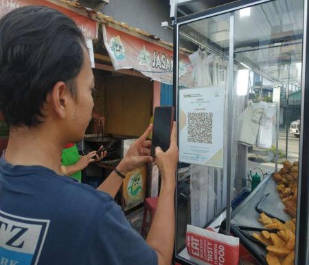 Jajan gorengan di Jasaki Pergedel Jagung makin gampang, bisa pakai QRIS (foto/riki)