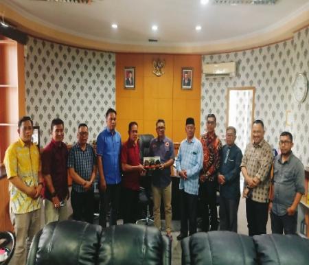 Kunjungan kerja Komisi III DPRD Meranti ke BPBD Riau terkait mitigasi dan penanganan bencana alam.(foto: istimewa)
