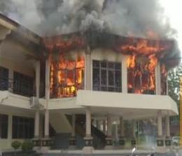Belum ada laporan korban jiwa terkait kebakaran Gedung DPRD Inhu (foto/int)