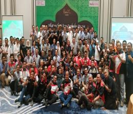 Foto bersama dalam acara buka puasa bersama Agung Toyota dengan para mitra kerja, Komunitas Toyota Riau serta Media