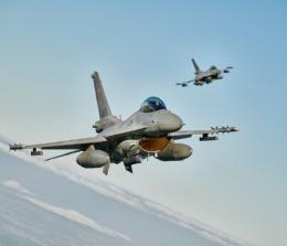 Ilustrasi pesawat tempur F-16 untuk Ukraina (foto/int)