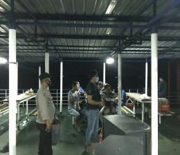 Sebanyak 15 orang diamankan polisi saat menggelar pesta tahun baru di Kapal Roro Berembang.