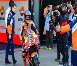 Marc Marquez sudah menyatakan bakal tampil di MotoGP 2021. Foto: CNNIndonesia