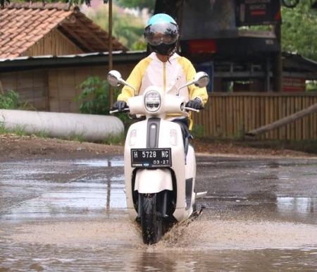 Pastikan motor dalam kondisi sehat saat digunakan di musim hujan