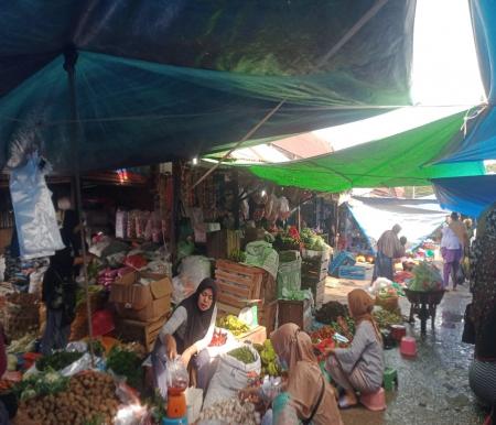Pasar tradisional di Pekanbaru dipadati masyarakat jelang Ramadan (foto/Mg2)