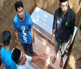 Prosesi pemakaman korban kecelakaan maut di Kubang berlangsung lancar (foto/int)
