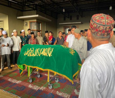 Pendaki M Adan asal Pekanbaru, korban erupsi Gunung Marapi dibawa ke pemakaman (foto/ist)