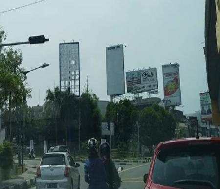 Tiang reklame menjamur di Pekanbaru.(ilustrasi/int)