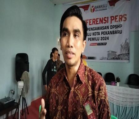 Komisioner KPU Kota Pekanbaru Divisi Pendidikan Pemilih, Partisipasi Masyarakat dan SDM Rizki Abadi (foto:ist) 