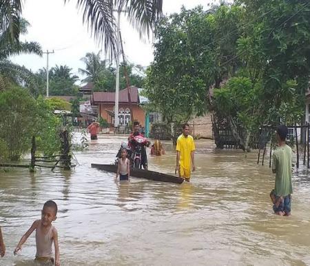 Ilustrasi banjir melanda Kabupaten Kampar (foto/int)