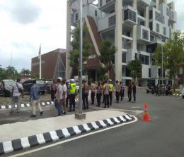 Suasana demo depan Kejati Riau