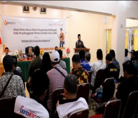 Ketua Bawaslu Riau, Alnofrizal ajak jurnalis di Rohil berkolaborasi awasi Pemilu 2024.(foto: afrizal/halloriau.com)