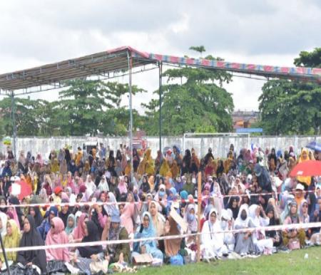 Warga Permasa Duri mengikuti tabligh Akbar UAS.(foto: zulkarnaen/halloriau.com)