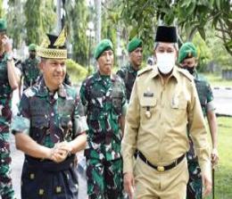 Bupati Siak Alfedri menerima kunjungan Pangdam I/BB Mayjen TNI Ahmad Daniel Chardin ke Kabupaten Siak.