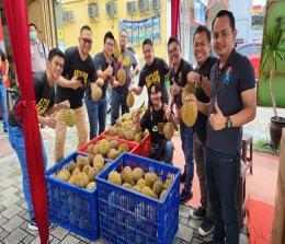 Astra Daihatsu Pekanbaru Panam kembali menggelar event pesta durian gratis dan banyak promo (foto/Bayu)