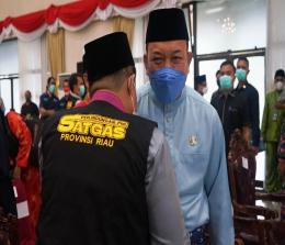 Wakil Bupati Siak, Husni Merza saat menghadiri rakortas pekerja migran di Pekanbaru.(foto: diana/halloriau.com)