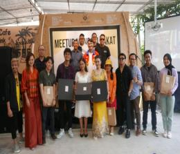 Pemenang bersama para juri MeetUp Mencari Bakat Kategori Musik (foto/ist)