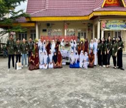 Mahasiswa Kukerta Integrasi Unri bersama para siswa SMPN 42 Pekanbaru.(foto: istimewa)