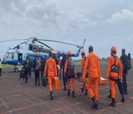 Tim SAR menuju lokasi heli Kapolda Jambi jatuh.(foto: detik.com)