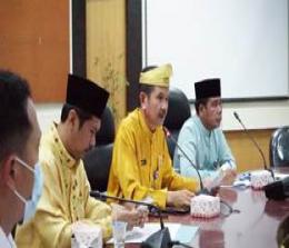Sekda Dumai Indra Gunawan memimpin rapat pembentukan Satgas Khusus atasi kelangkaan elpiji (foto/bam)