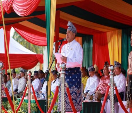 Bupati Siak Alfedri saat menjadi inspektur upacara memperingati HUT Kabupaten Siak ke-24 (foto/diana)