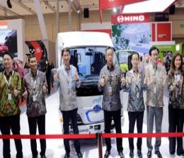 Manajemen Hino Indonesia perkenalkan Truk Listrik Hino Dutro Z EV.(foto: istimewa)