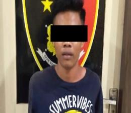 Remaja pelaku penikaman berinisial AR berhasil ditangkap aparat Polres Inhil.