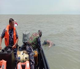 Satu jenazah korban yang diduga awak kapal KLM Samudera Indah berhasil dievakuasi