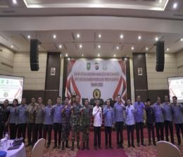 Gubernur Riau, Syamsuar bersama Satgas Saber Pungli Riau.(foto: mcr)