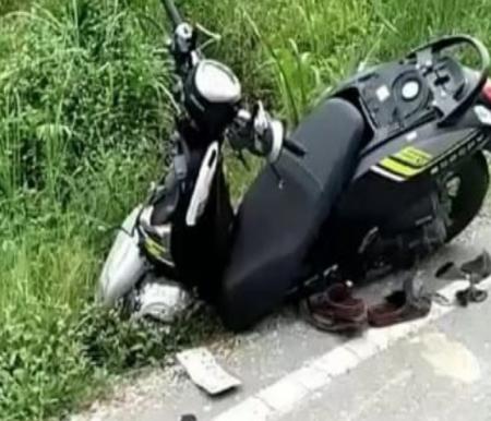Kecelakaan truk vs motor matik di Okura, Pekanbaru (foto/Instagram)