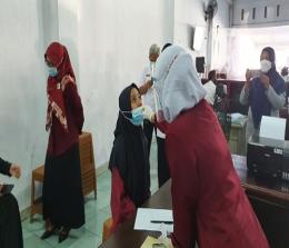 PT. Jasa Raharja Cabang Riau Kembali mengadakan pemeriksaan rapid test antigen secara gratis. Kegiatan ini dilaksanakan di kantor Samsat Panam