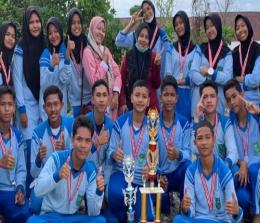 Tim siswa siswi SMAN 1 Lirik Inhu juarai LKBB tingkat Provinsi Riau.(foto: dasmun/halloriau.com)