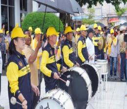 Bupati Rohil Afrizal Sintong membuka Festival Drumband Tingkat Pelajar Rohil.(foto: afrizal/halloriau)