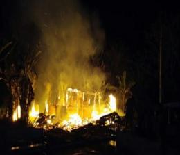 Rumah semi permanen ludes terbakar di Kabupaten Inhil.