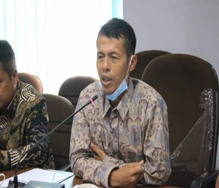 Sekretaris Komisi IV DPRD Pekanbaru, Rois minta Pemko Pekanbaru perbaiki jalan rusak (foto/int)