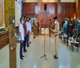 Plh Walikota Dumai Herdi Salioso mengukuhkan Forum TJSP Kota Dumai, masa bhakti tahun 2020-2024‎ di Gedung Sri Bunga Tanjung, Senin (14/12/2020).