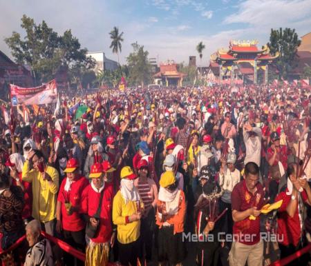 Event Bakar Tongkang di Kota Bagansiapiapi, Rohil ramai dikunjungi wisatawan mancanegara (foto/int)
